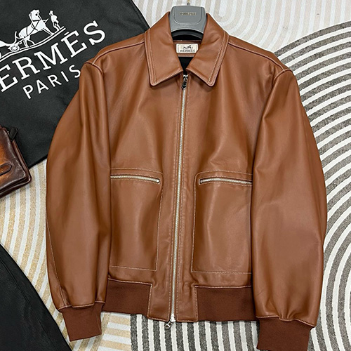 [홍콩명품.Hermes] 에르메스 25SS 로고 레더 가죽 카라 봄버 자켓 (브라운), BM23741, KSM, 레플리카의류,미러급사이트