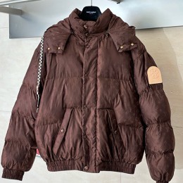 [홍콩명품.LOUIS VUITTON] 루이비통 25SS 로고 모노그램 SKI 후드 다운 패딩 자켓 (브라운), BM23800, KK, 레플리카의류,미러급사이트