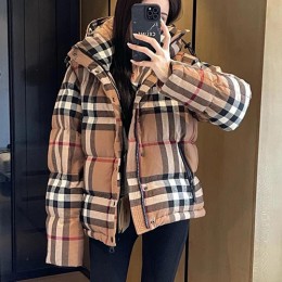 [홍콩명품.Burberry] 버버리 25SS 로고 여성 체크패턴 소매 탈부착 후드 다운 패딩 자켓 (카라멜), BM23899, MC, 레플리카의류,미러급사이트