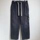 [가격문의][홍콩명품.Stone Island] 스톤아일랜드 25SS 로고 탈부착 Compass 데님 워싱 팬츠 바지 (블랙), BM23997, X2, 레플리카의류,미러급사이트
