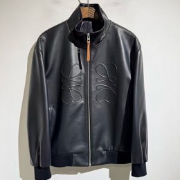 [홍콩명품.LOEWE] 로에베 25SS 로고 터틀넥 레더 가죽 봄버 자켓 (블랙), BM24003, X2, 레플리카의류,미러급사이트
