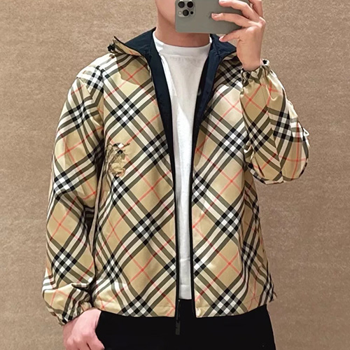 [가격문의][홍콩명품.Burberry] 버버리 25SS 로고 체크패턴 리버서블 후드 바람막이 자켓 (카라멜-블랙), BM24011, PG, 레플리카의류,미러급사이트