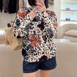 [홍콩명품,FENDI] 펜디 25SS 로고 패턴 여성 니트 스웨터 티셔츠 (화이트), BM24089, TBG, 레플리카의류,미러급사이트