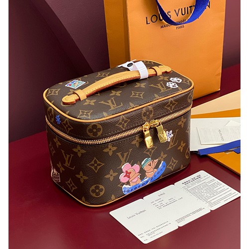 [홍콩명품.LOUIS VUITTON] 루이비통 25SS 로고 모노그램 니스 미니 토일레트리 백 M26647 (브라운), BGM5521, BDA, 홍콩명품가방,명품쇼핑몰,크로스백,핸드백,구매대행
