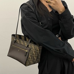 [홍콩명품,FENDI] 펜디 25SS 로고 FF패턴 Roll 스몰 토트백 핸드백 (브라운), BGM5539, BDA, 홍콩명품가방,명품쇼핑몰,크로스백,핸드백,구매대행