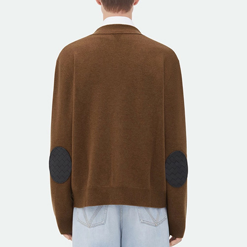 [홍콩명품.BOTTEGA VENETA] 보테가베네타 26SS 로고 V넥 니트 가디건 (브라운), BM24306, JL, 레플리카의류,미러급사이트