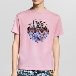 [홍콩명품.LOUIS VUITTON] 루이비통 26SS 로고 그래픽 반팔 티셔츠 (핑크), BM24350, KK, 레플리카의류,미러급사이트