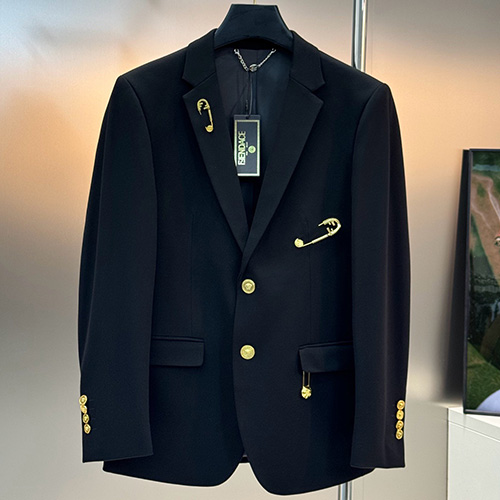 [홍콩명품,FENDI] 펜디 26SS 로고 펜다체 핀 장식 정장 수트 자켓 (블랙), BM24355, 레플리카의류,미러급사이트