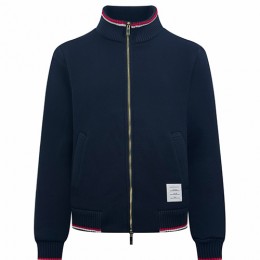 [홍콩명품.THOME BROWNE] 톰브라운 26SS 로고 하이넥 집업 니트 가디건 자켓 (네이비), BM24445, KK, 레플리카의류,미러급사이트