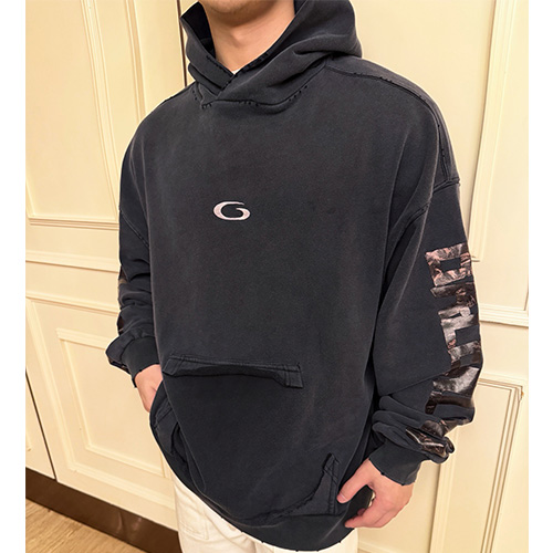 [홍콩명품.BALENCIAGA] 발렌시아가 26SS 로고 테이핑 빈티지 후드 티셔츠 (블랙), BM24450, KK, 레플리카의류,미러급사이트