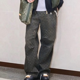 [홍콩명품.LOUIS VUITTON] 루이비통 26SS 로고 모노그램 오버핏 데님 팬츠 진 청바지 (카키), BM24580, 레플리카의류,미러급사이트