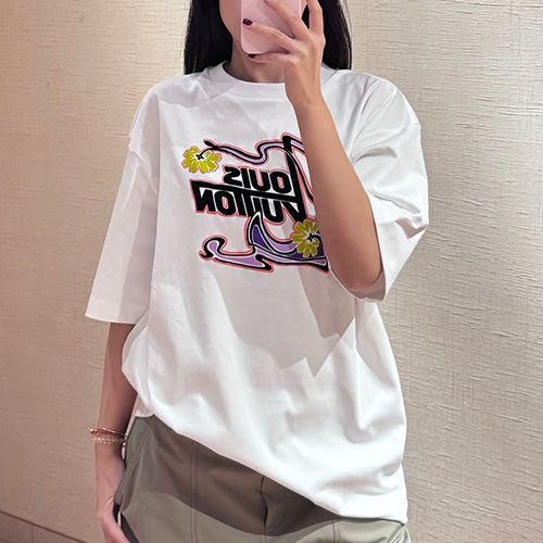 [홍콩명품.LOUIS VUITTON] 루이비통 26SS 로고 여성 그래픽 프린트 반팔 티셔츠 (화이트), BM24597, MC, 레플리카의류,미러급사이트