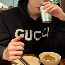[홍콩명품.Gucci] 구찌 26SS 로고 자수 후드 티셔츠 (블랙), BM24716, KB, 레플리카의류,미러급사이트