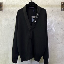 [홍콩명품.LOUIS VUITTON] 루이비통 26SS 로고 하이브리드 엠벨리시드 남성 가디건 1AIM96 (블랙), BM24818, KK, 레플리카의류,미러급사이트