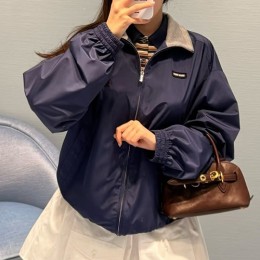 [홍콩명품,MIU MIU] 미우미우 26SS 로고 Prelude 봄버 자켓 (블루), BM24825, KK, 레플리카의류,미러급사이트