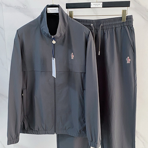 [홍콩명품.MONCLER] 몽클레어 26SS 로고 자수 터틀넥 봄버 자켓 + 조거 팬츠 바지 상하의 세트 (2컬러), BM24864, KSM, 레플리카의류,미러급사이트