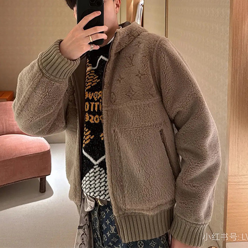 [홍콩명품.LOUIS VUITTON] 루이비통 26SS 로고 레더 가죽 리버서블 후드 봄버 자켓 1AFAIQ (브라운), BM24898, TOM, 레플리카의류,미러급사이트