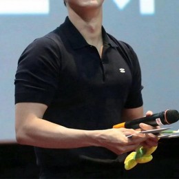 [가격문의][홍콩명품.CELINE] 셀린느 26SS 로고 자수 카라 폴로 니트 반팔 티셔츠 (2컬러), BM24907, KK, 레플리카의류,미러급사이트