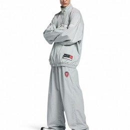 [홍콩명품.BALENCIAGA] 발렌시아가 26SS 로고 자수 윈드브레이커 자켓 + 조거 팬츠 바지 상하의 세트 (라이트그레이), BM24935, JL, 레플리카의류,미러급사이트