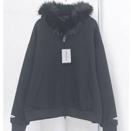 [홍콩명품.BALENCIAGA] 발렌시아가 26SS 로고 자수 퍼 후드 집업 자켓 (블랙), BM24938, JL, 레플리카의류,미러급사이트