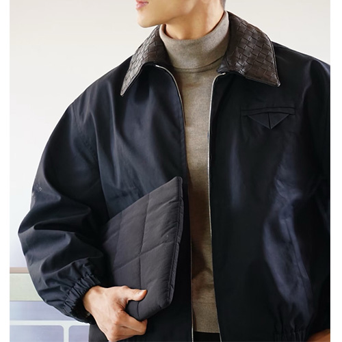 [가격문의][홍콩명품.BOTTEGA VENETA] 보테가베네타 26SS 로고 인트레치아토 카라 봄버 자켓 (블랙), BM24941, JL, 레플리카의류,미러급사이트