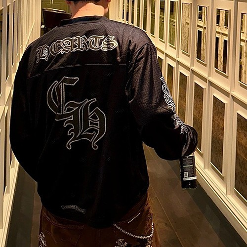 [홍콩명품.Chrome Hearts] 크롬하츠 26SS 로고 프린트 V넥 반팔 티셔츠 (블랙), BM25004, TT, 레플리카의류,미러급사이트