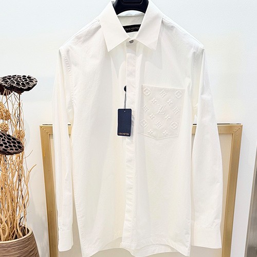 [홍콩명품.LOUIS VUITTON] 루이비통 26SS 로고 모노그램 포켓 남방 셔츠 (화이트), BM25094, YS, 레플리카의류,미러급사이트