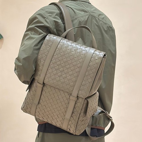 [홍콩명품.BOTTEGA VENETA] 보테가베네타 26SS 로고 백 투 스쿨 백팩 805971 (카키), BGM5734, BDA, 무료배송