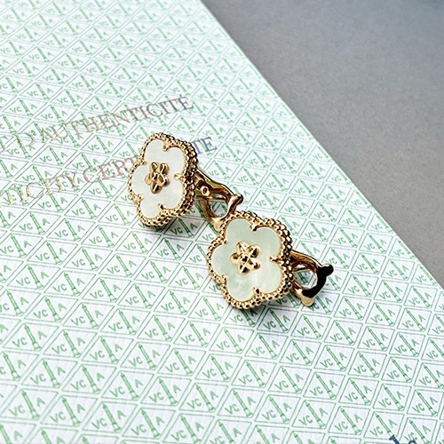 반클리프아펠 Lucky Spring 1.45cm 이어링 귀걸이 26SS
